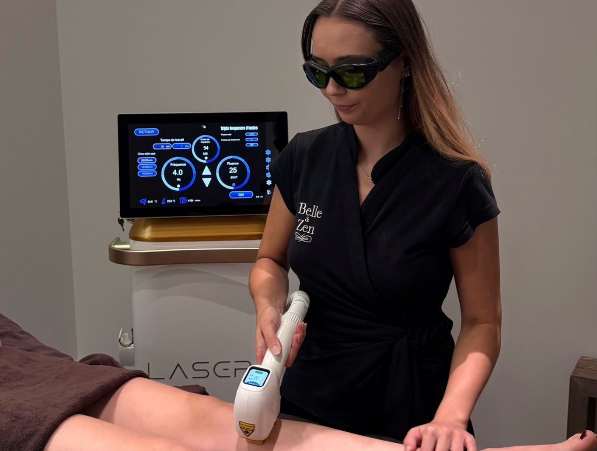 Dépilation Electrolyse et Laser 2 Epilation laser des jambes à vendome - Institut Belle et Zen
